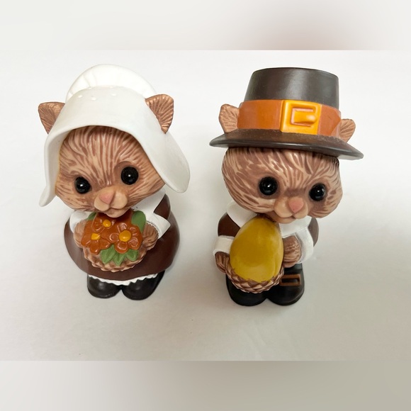 Pottery Barn Other - Thanksgiving Holiday Chipmunk salt and pepper shakers